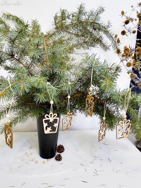 6 Holzanhänger Geschenk mit Sternen